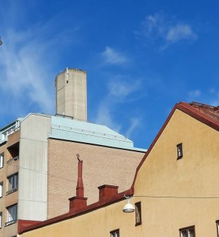 Takmålning i Stockholm: Fördelar och nyckelfaktorer med att måla tak i Stockholm