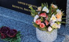 Att välja begravningsbyrå: Trygghet, omsorg och praktiskt stöd när någon dör