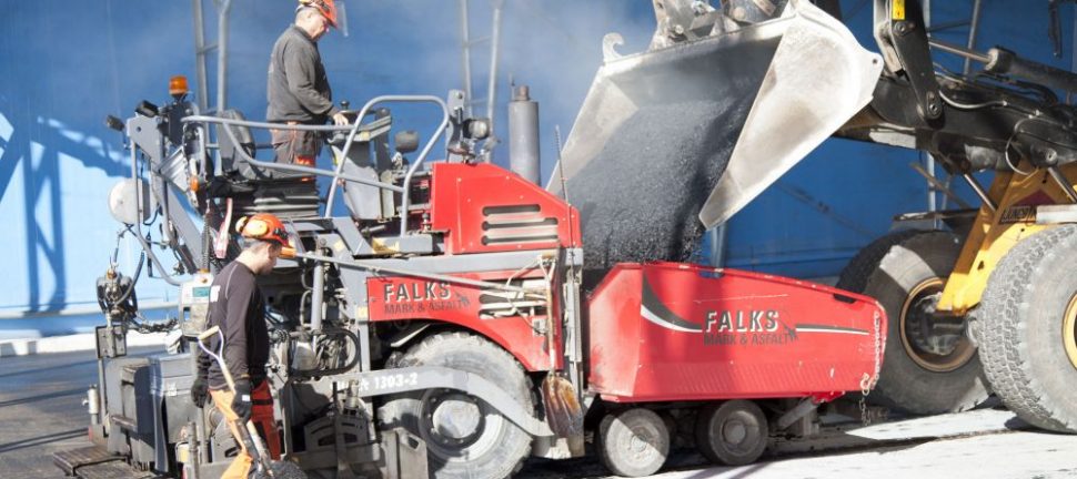 Asfalt i praktiken: Från vägbygge till hållbara ytor