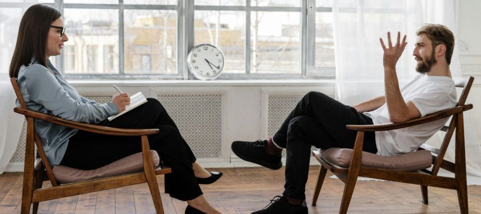 Vad gör en psykiatriker och när kan det vara rätt hjälp?