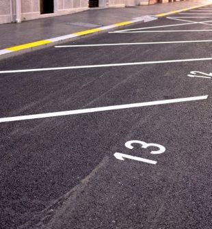 Linjemålning parkering  grunden för en trygg och effektiv parkeringsplats